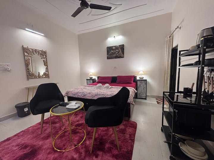 Terminal Stay-independent 1 Bed- Ac, Tv, Kitchen - Meerut