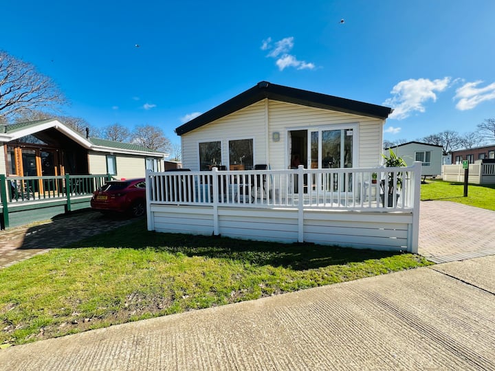 2 Bedroom Lodge Fc48, Fairway, Dog Friendly - Shanklin Beach