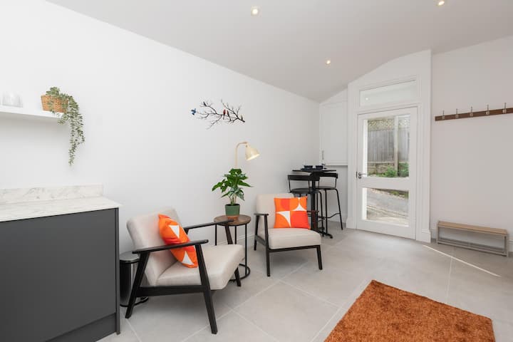 One Bedroom Retreat In Prime Location - Bath