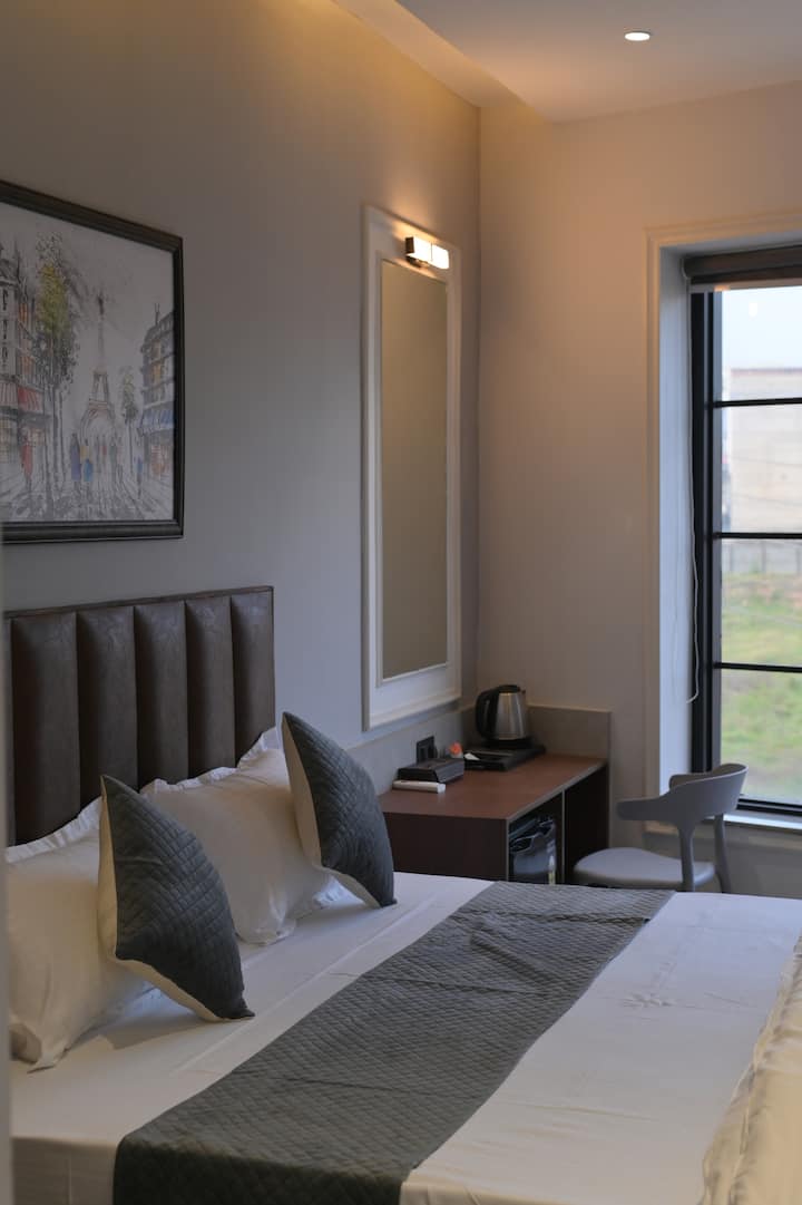 The Leaf Hotel, Boutique European Stay - 魯得希阿那