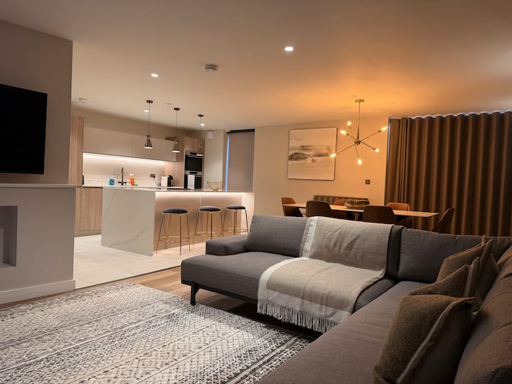 New Luxury Duplex 3 
With Spa/gym And River Views - Shrewsbury