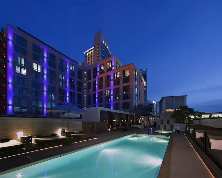 In The Heart Of Downtown San Diego! Onsite Pool! - Coronado, CA