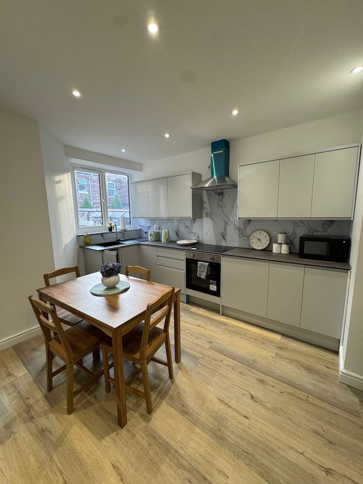Vicvic Guest House: Fresh & Modern City Base - Altrincham