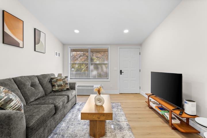 Peaceful Canton Retreat – Bright & Modern 2br/2ba - Splash Park, Canton
