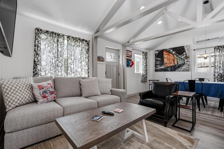 Aviator's Den - 2 Bed Retreat In Kettering - Beavercreek, OH