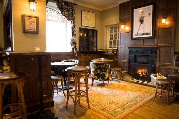 Family Room: Sleeps 6 The King’s Hotel Ulverston - Cartmel