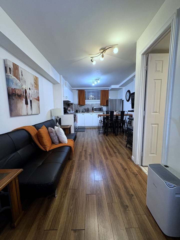 Cozy & Affordable Montreal 1br Getaway - Varennes