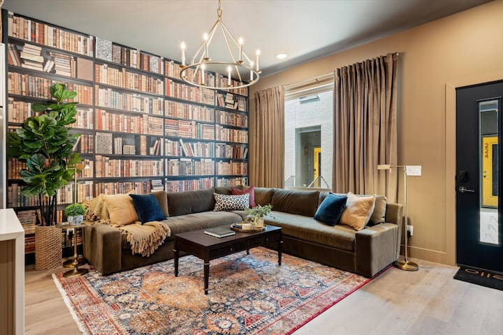 The Polo Mansion | Classic Americana + Amenities