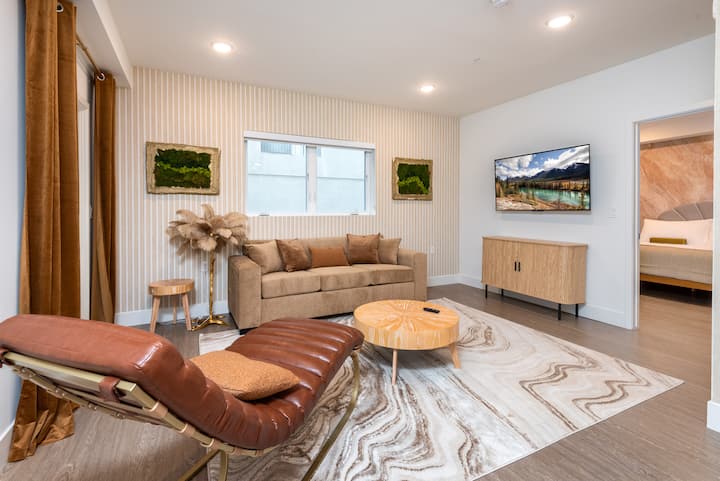 Cozy 1br Suite W/ Gym & Parking | Central La - Los Angeles, CA