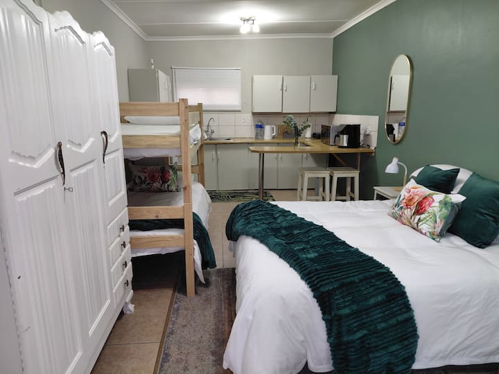 Van Reenen 15 Flat - Robertson