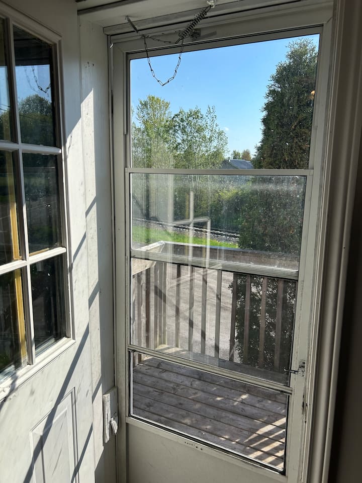 Country Warmth. Large Parking Area, Internet, More - Kemptville