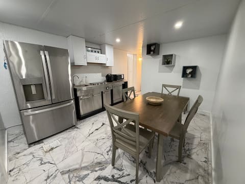 Top Airbnb: Modern Studio | Pool & Parking | Near Hard Rock in Plantation