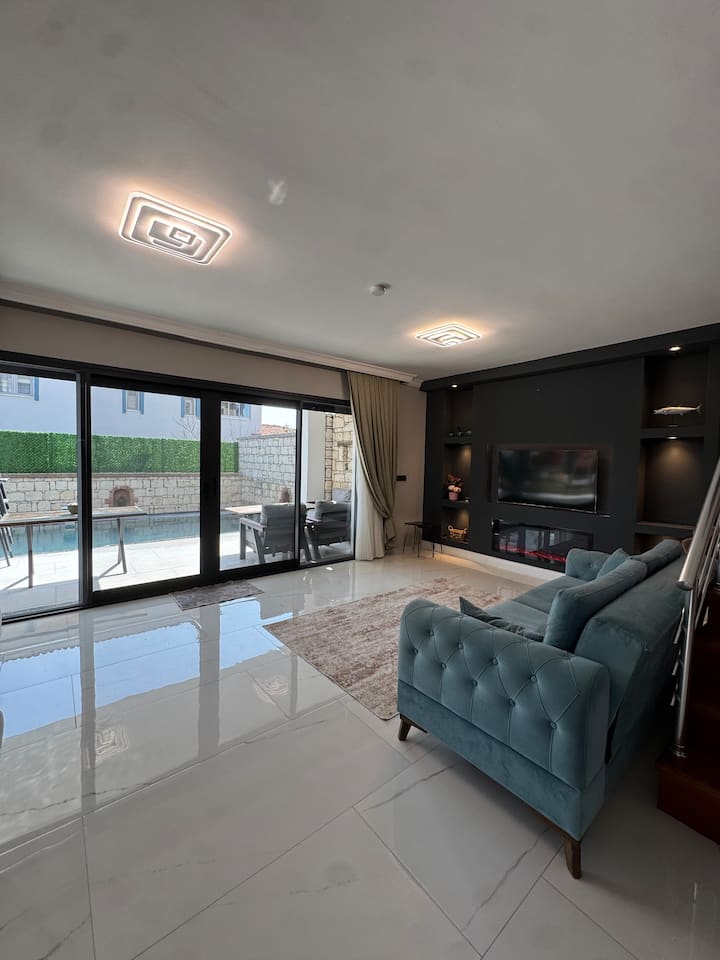 Alaçatı’da Havuzlu,bahçeli,kiralık Villa - Alaçatı