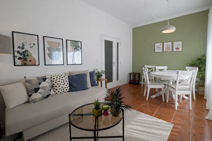 *Private Parking* 2br Ensuite, 3 Baths, 5min Metro - Canelas