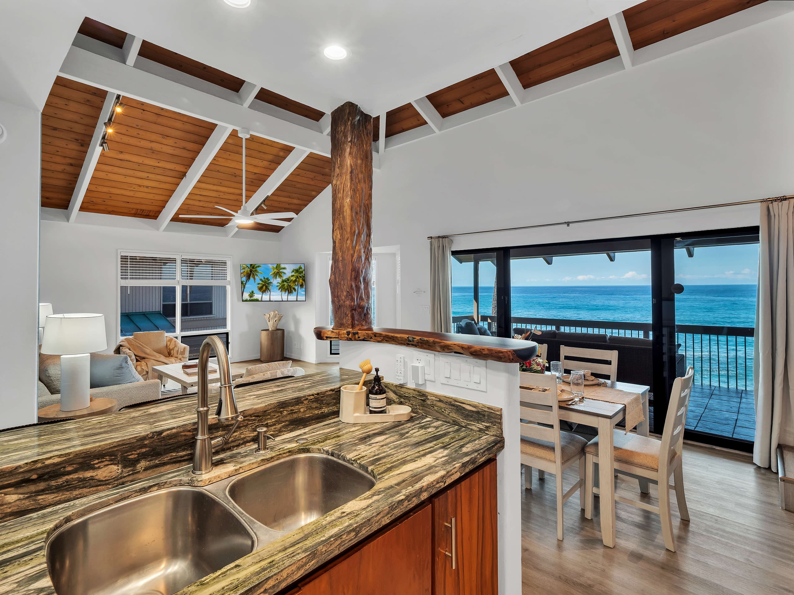 Oceanfront 3BR Kona Penthouse — Unreal Ocean Views - Photo 8