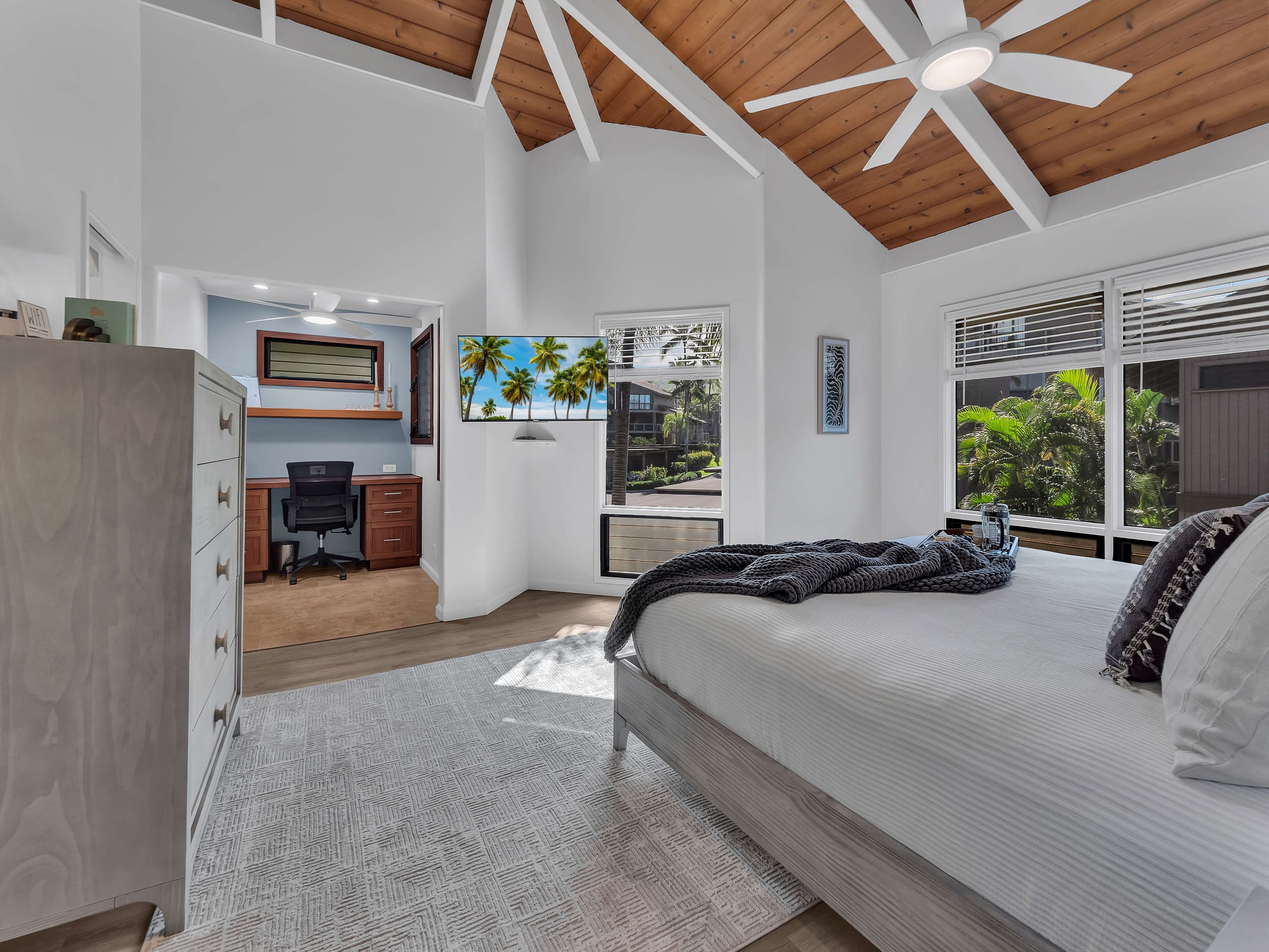 Oceanfront 3BR Kona Penthouse — Unreal Ocean Views - Photo 16