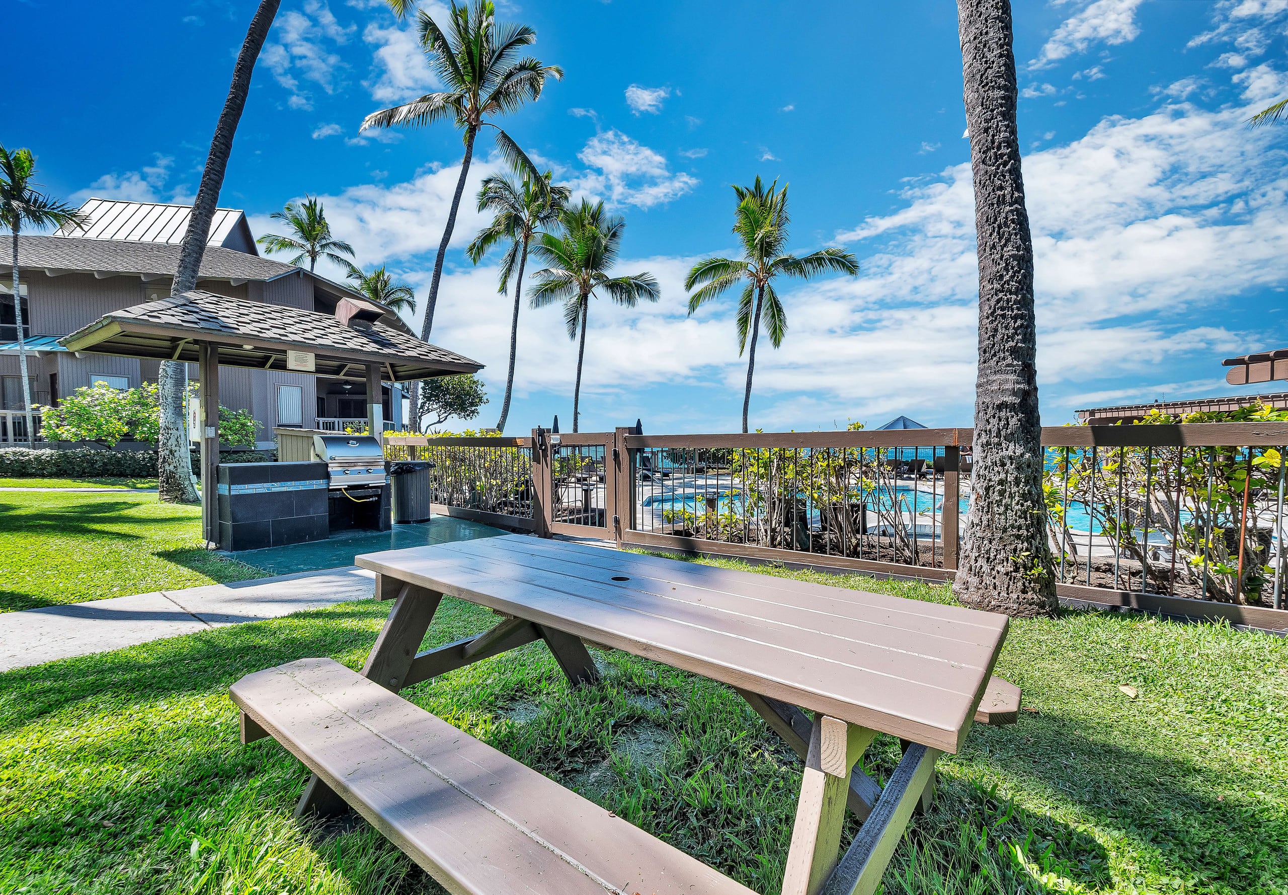 Oceanfront 3BR Kona Penthouse — Unreal Ocean Views - Photo 40