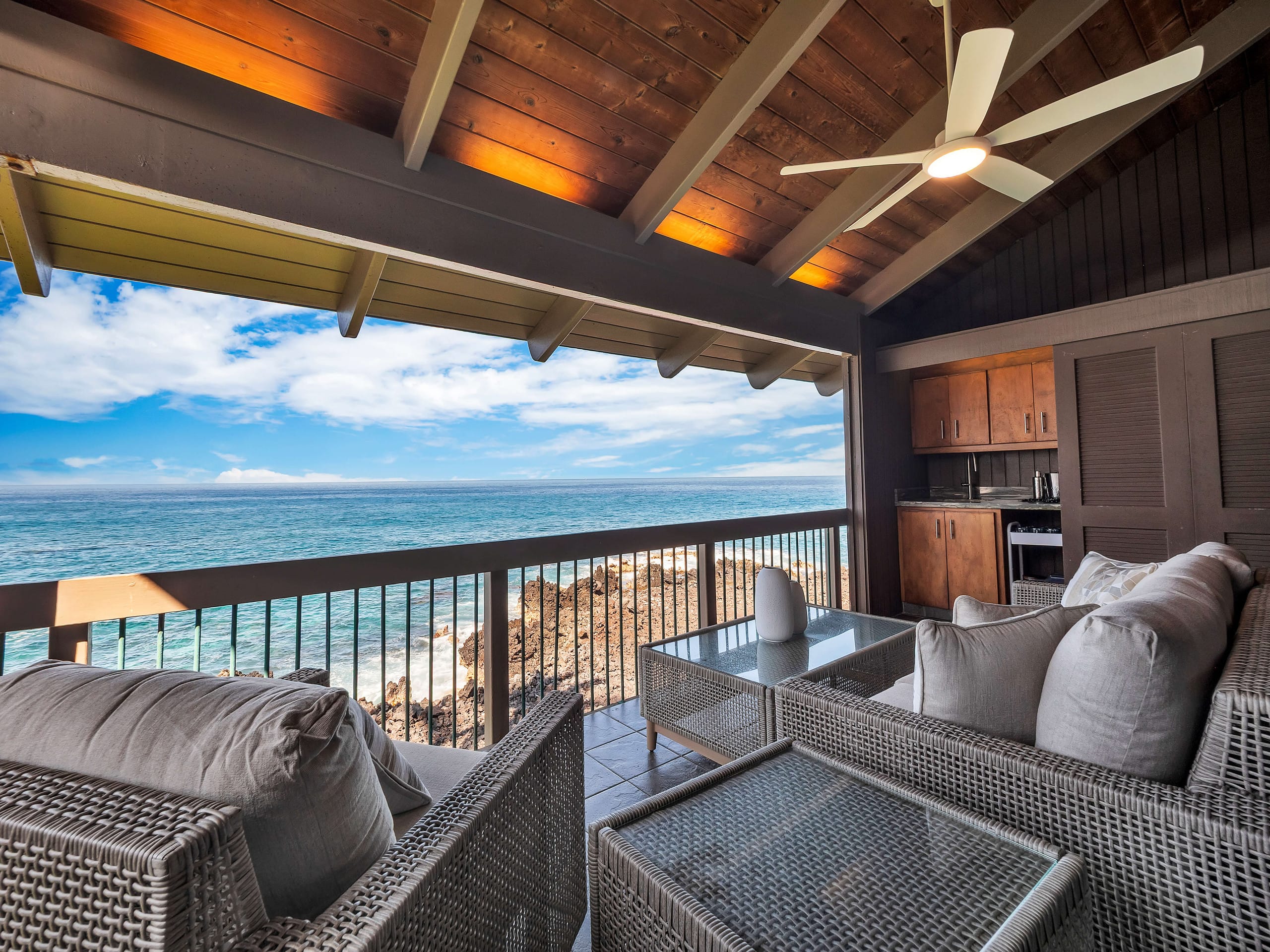 Oceanfront 3BR Kona Penthouse — Unreal Ocean Views - Photo 35
