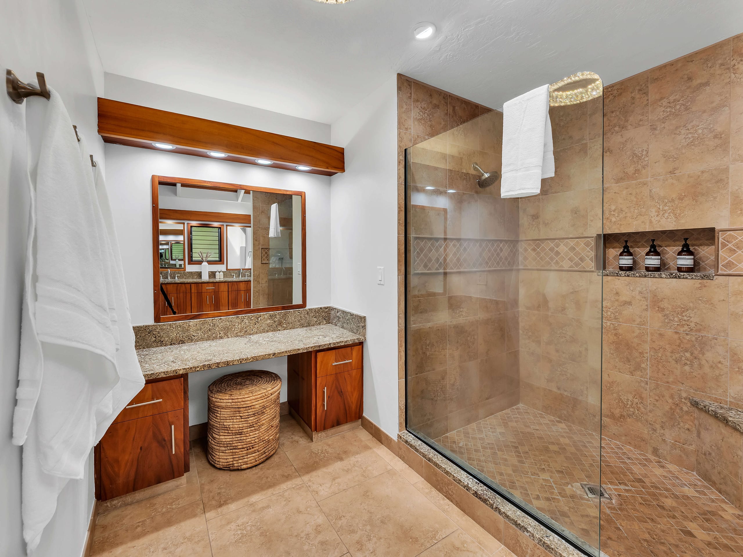 Oceanfront 3BR Kona Penthouse — Unreal Ocean Views - Photo 26