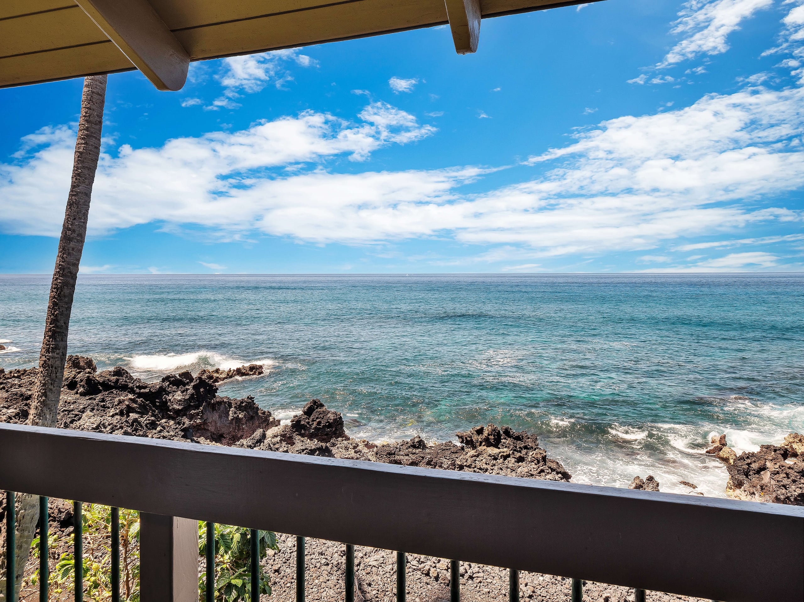 Oceanfront 3BR Kona Penthouse — Unreal Ocean Views - Photo 32