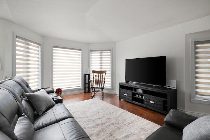 Spacious 4br Retreat | Tecumseh - Lakeshore