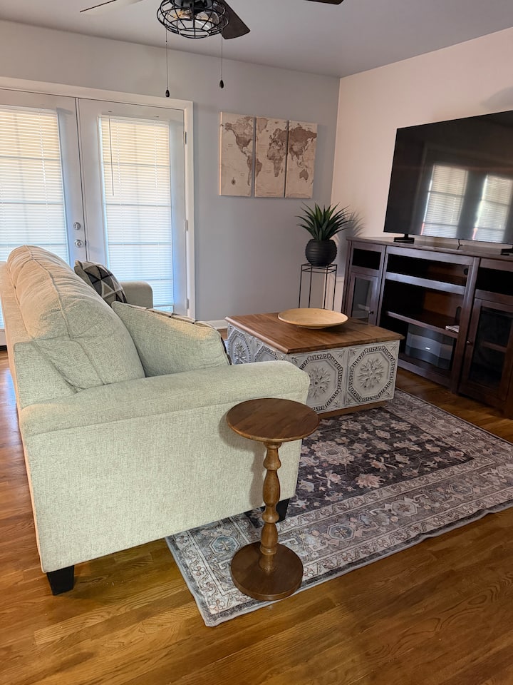Warm & Cozy Renovated 3br Home W/2 Living Areas - Alamogordo, NM
