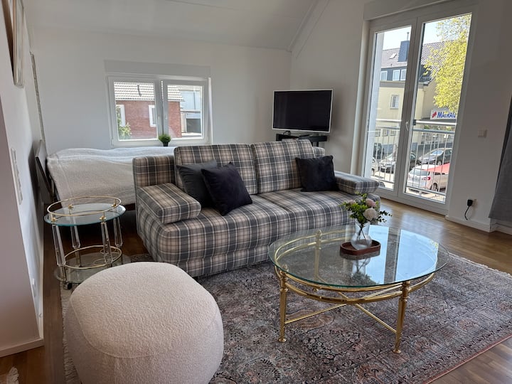 Loft -Wohnung 100qm Mit Eigenem Eingang+ Parkplatz - Neuss