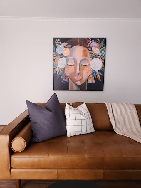 Popular Airbnb listing: Miss Olive Eve - 500m from CBD in Albury City Council