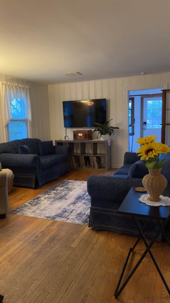 Cozy Beach Cottage - Branford, CT