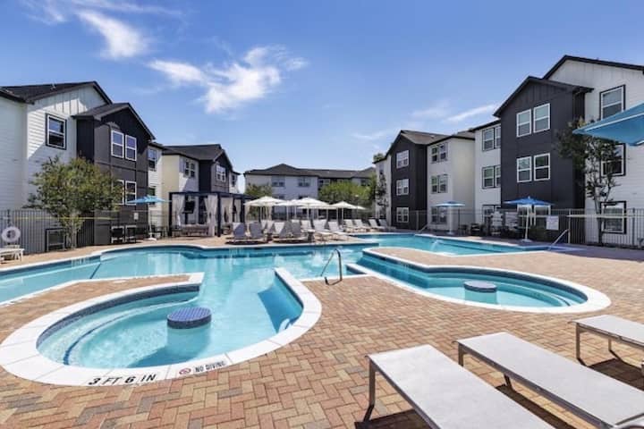 Luxe Stay | Resort Pool Gym Pickleball Dogpark - Austin, TX