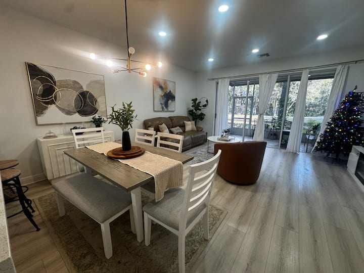 Modern Florida Home Near Tampa Premium Outlets - Wesley Chapel, FL