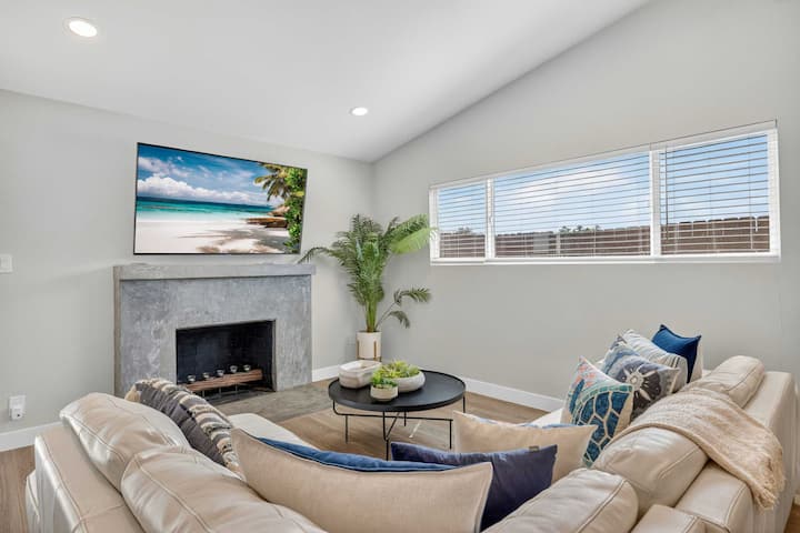 The Mission Bay Views + Coastal Modern Home - La Jolla, San Diego