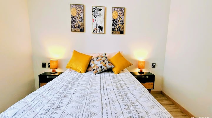 Recámara amplia y cómoda en Polanco con dos camas matrimoniales (una tipo canguro), ideal para descansar después de un día de trabajo o explorando la ciudad.