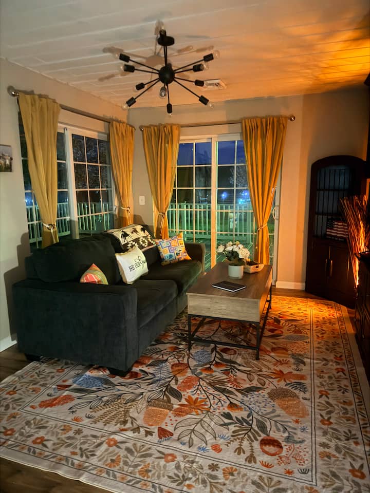 A Slice Of Heaven
Cottage Supporting Rescue Horses - Breaux Vineyards, Purcellville