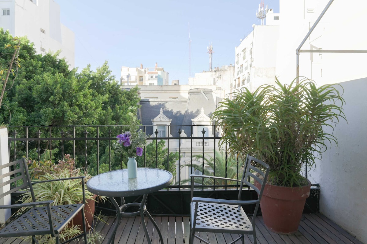 Balcón, piscina y kitchenette
