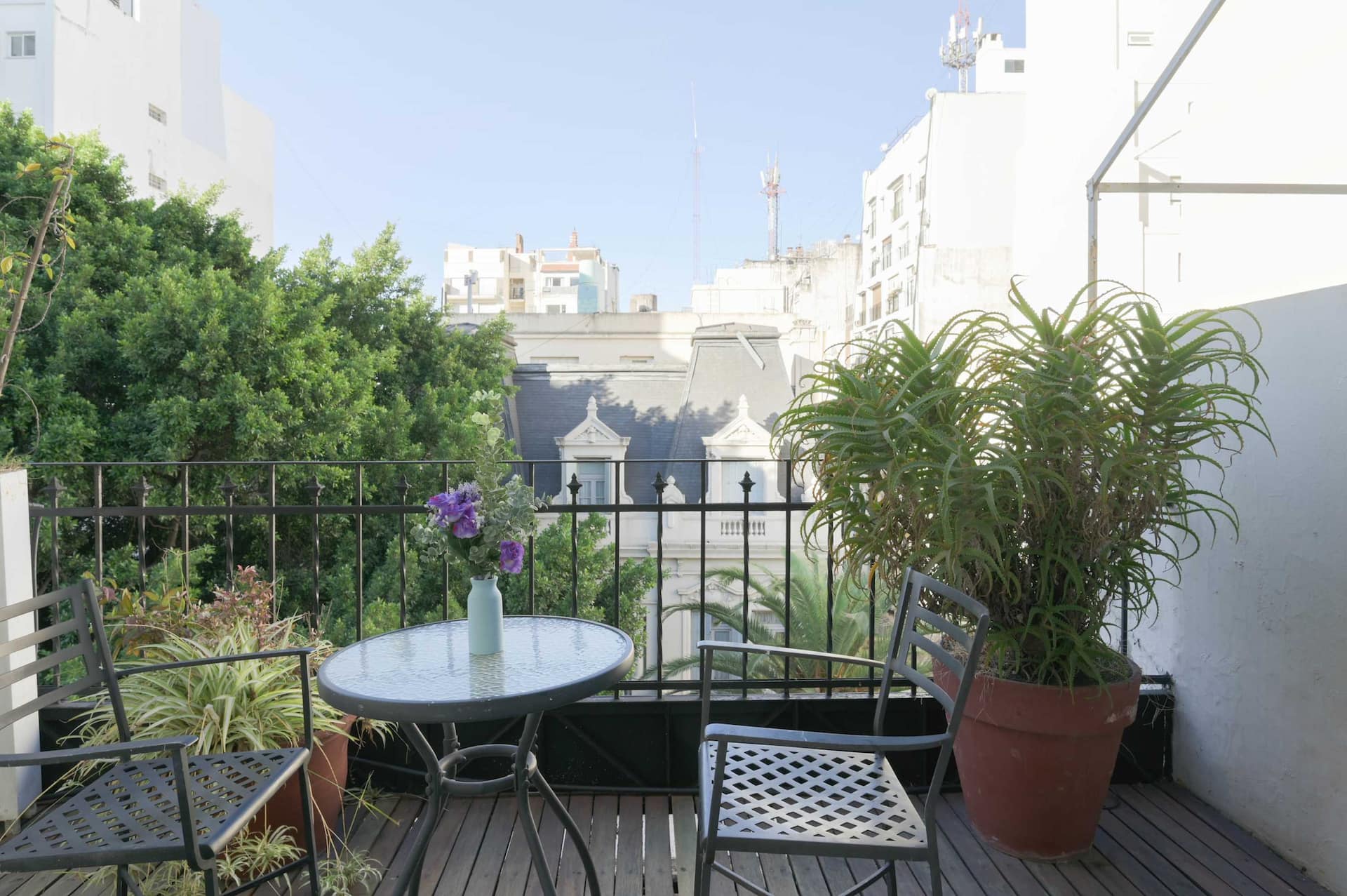 Balcón, piscina y kitchenette