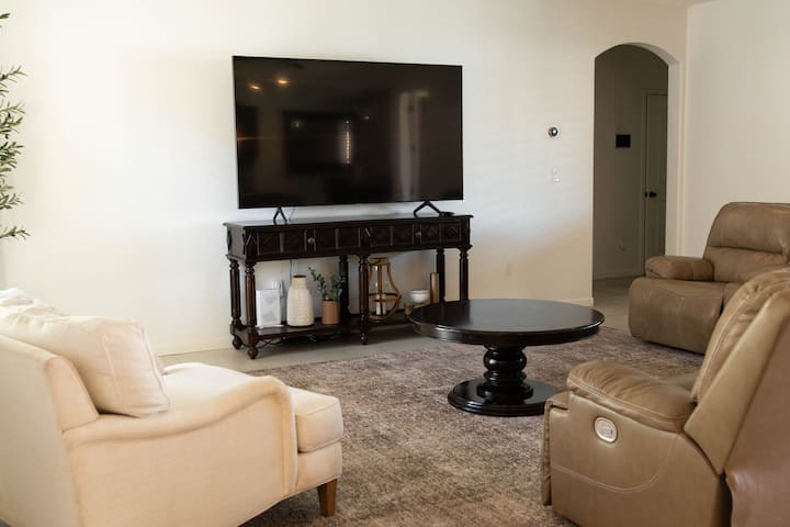 Relax & Unwind+fire Pit+pergola Dining+cozy Living - Tulare, CA
