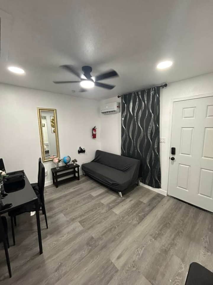 Comfy Retreat By South La - Lynwood, CA