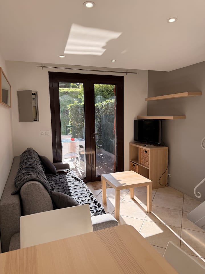 Duplex Dans Une Résidence Avec Parking Et Piscine - Carros
