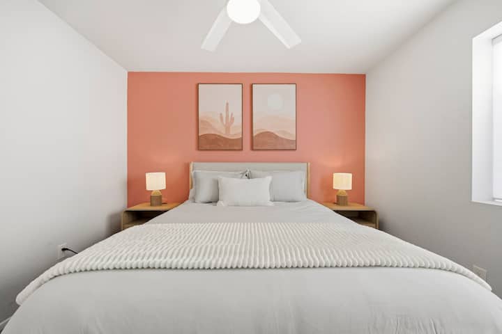 Krevati dopio "Queen" me shtroja të cilësisë hotelerie 