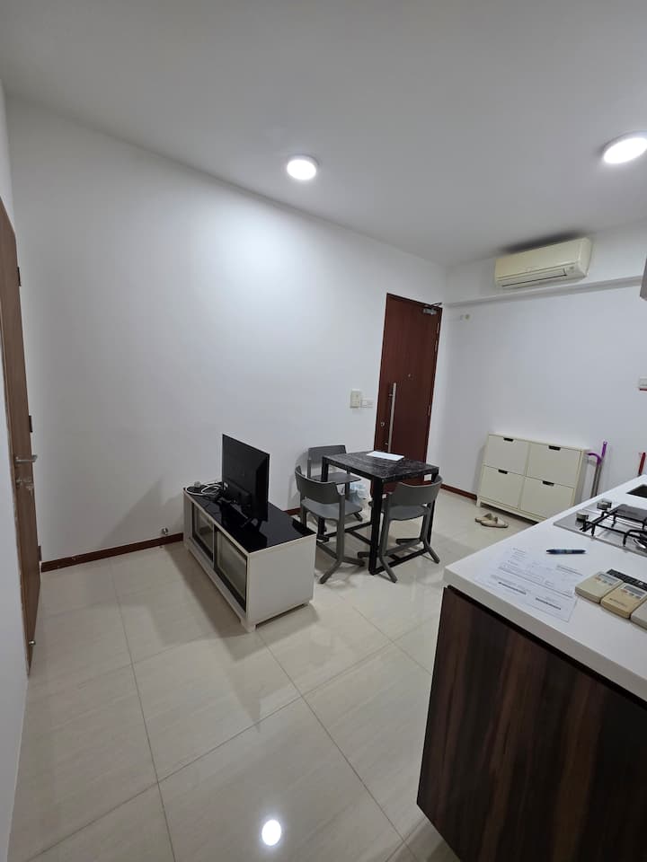 Modern 2br Condo Near City | Geylang - Singapore