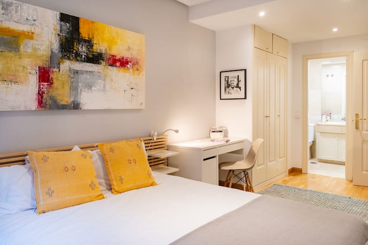 Silent Oasis | Luxury 2br & Pool In Las Salesas - Madrid