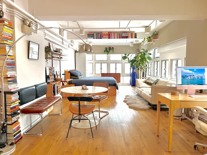 Large Stylish 800-sqft Modern Studio In Sheung Wan - Hong Kong
