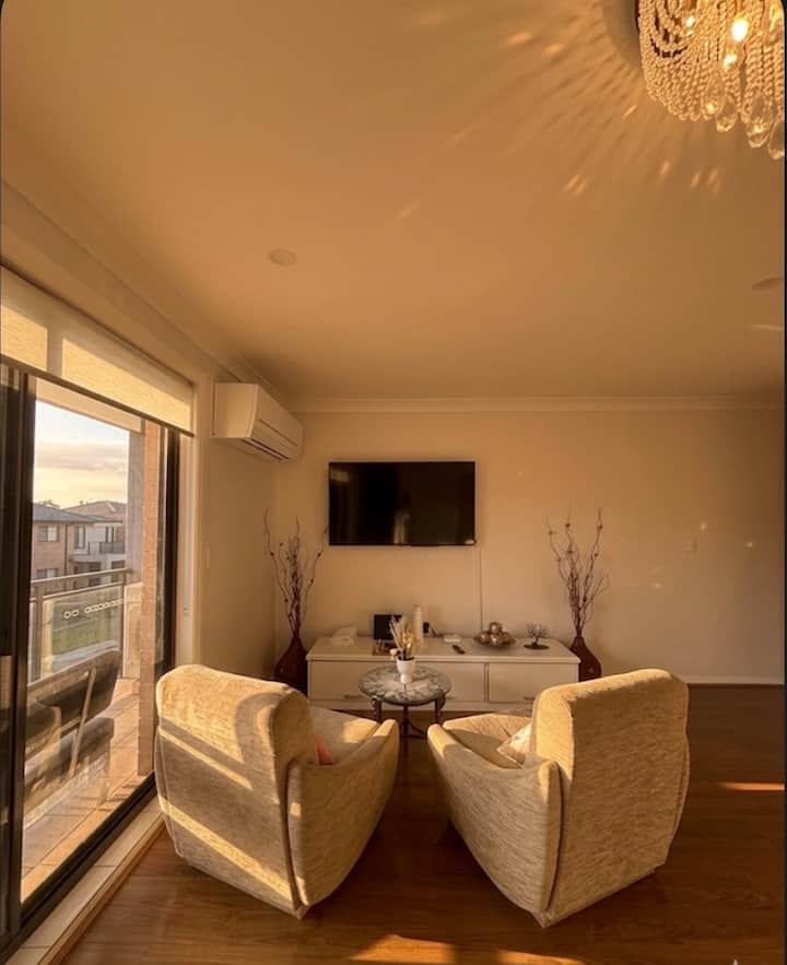 Central Auburn | Queen Bed + Aircon | 5m To Stn - Auburn