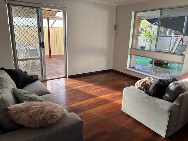 Room 4 Of 4  Private Bedroom, Shared Spaces - Victoria Park