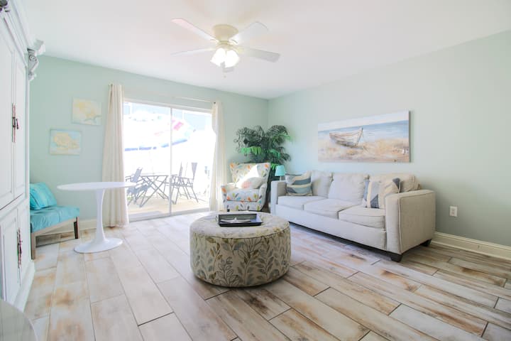 Beachside Stay Pool, Dining And Casinos Nearby - Biloxi, MS