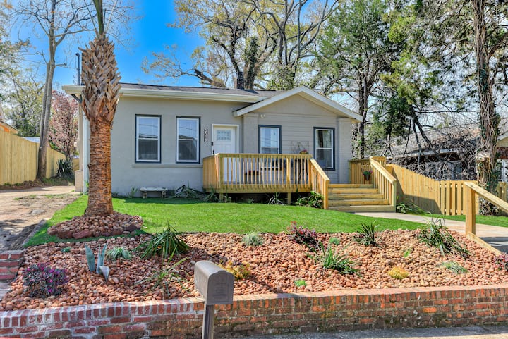 Grand Porchlight Retreat W/ Private Apartment - Augusta, GA