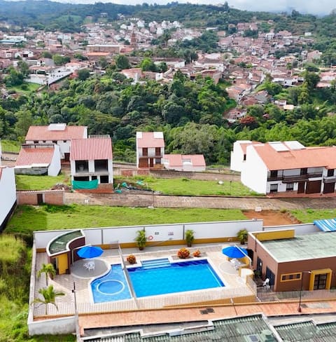 Family house with pool in Curiti for 10 people