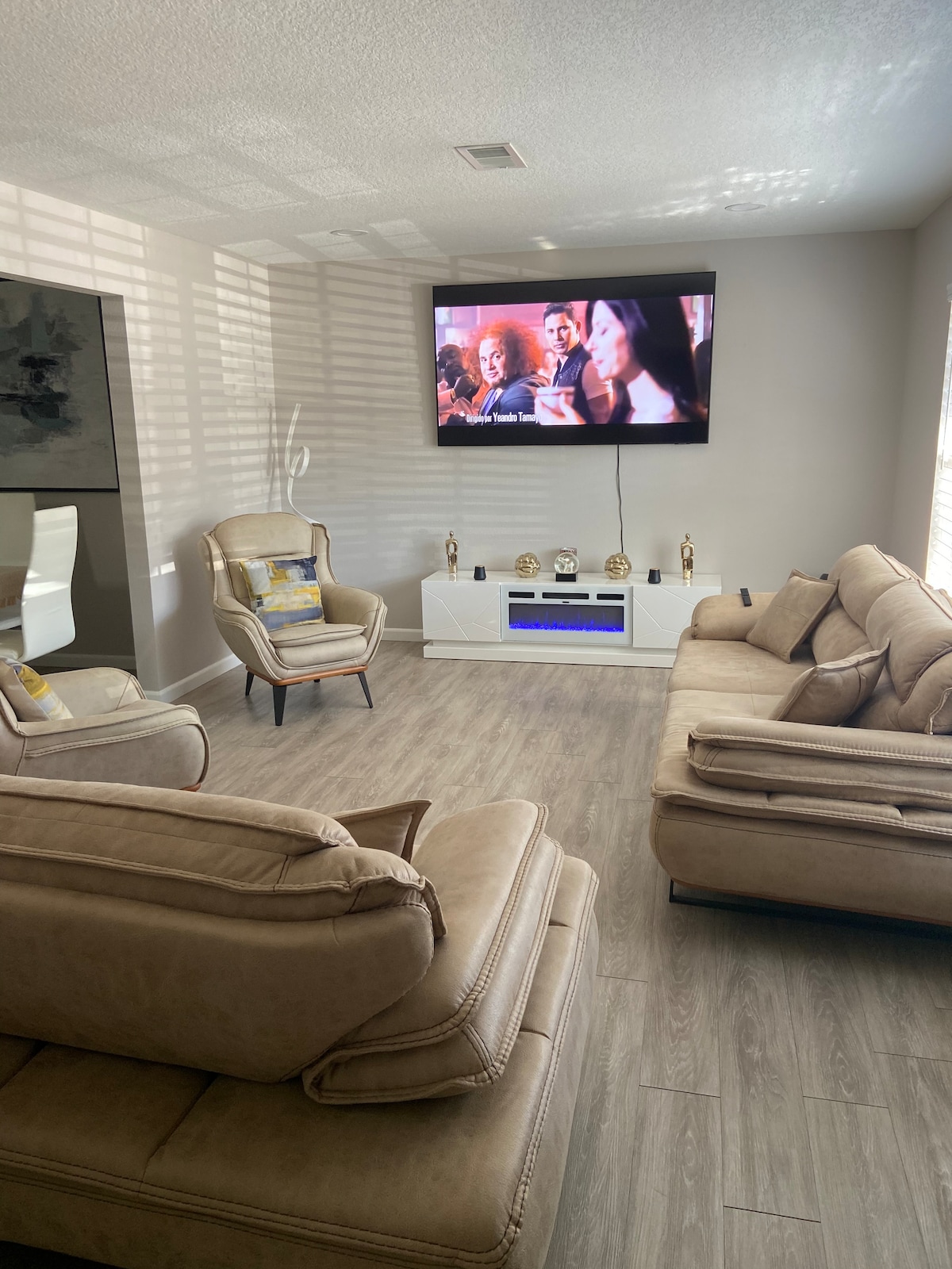 Popular Airbnb listing: Dos Hermanos Villa in University Square