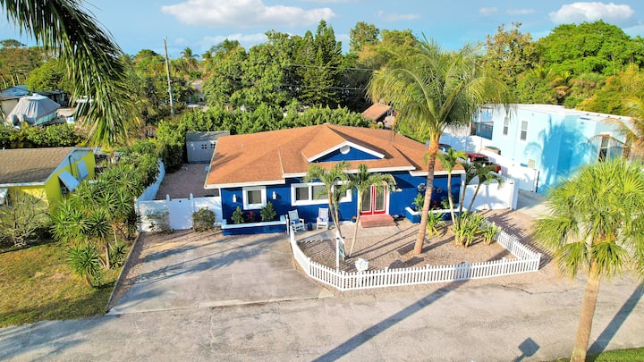 The Blue Palm Oasis - Juno Beach